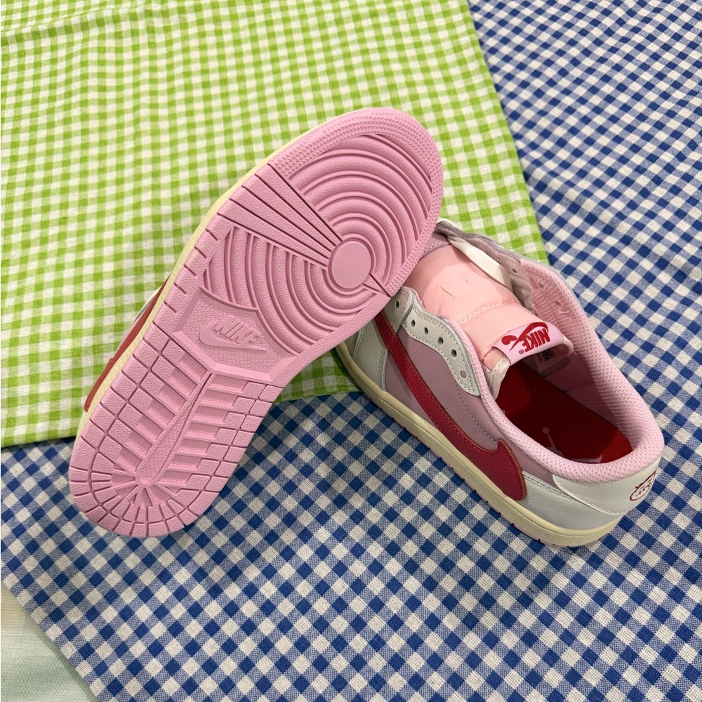 Nike Women's White and Pink Sneakers with Red Accents - Picture 3 of 8